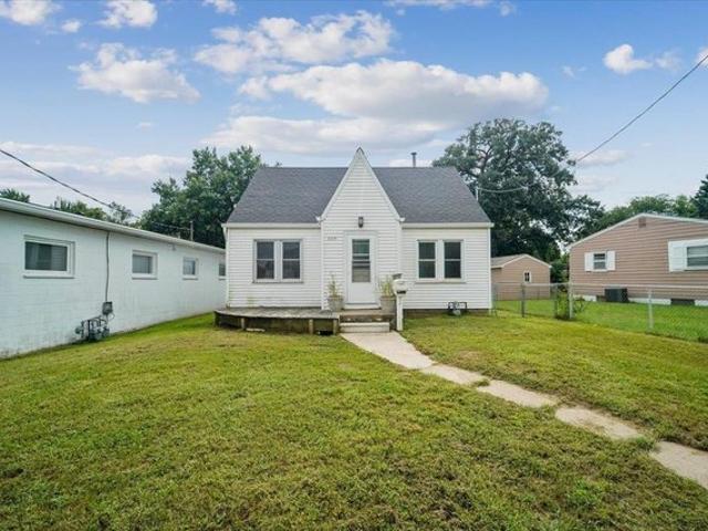House for sale in Waterloo, Black Hawk County