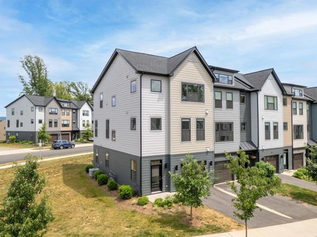 Townhouse for sale in Virginia