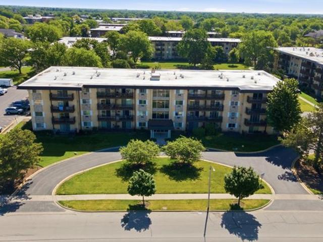 Condo for sale in Arlington Heights, Illinois
