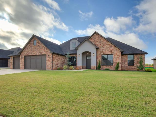 House for sale in Mustang, Canadian County