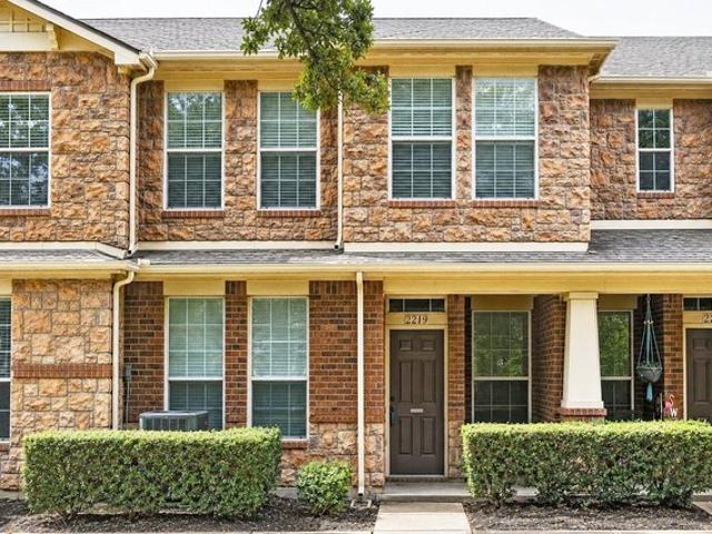 Townhouse for sale in Grand Prairie, Texas