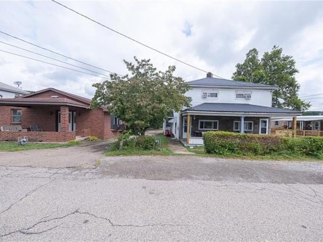 House for sale in Giffen, Springdale Township