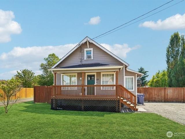House for sale in Pacific, Washington