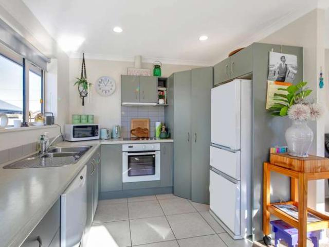 Apartment for sale in Chaslands, Canterbury