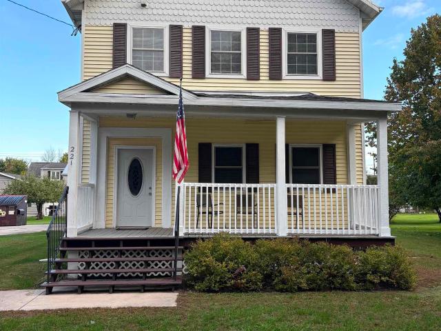 House for sale in Oconto, Oconto County