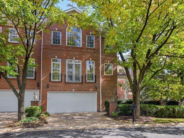 Townhouse for sale in Geneva, Illinois