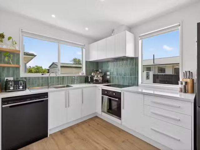 House for sale in Chaslands, Canterbury