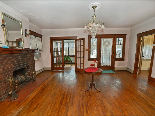 House for sale in Utica, Illinois