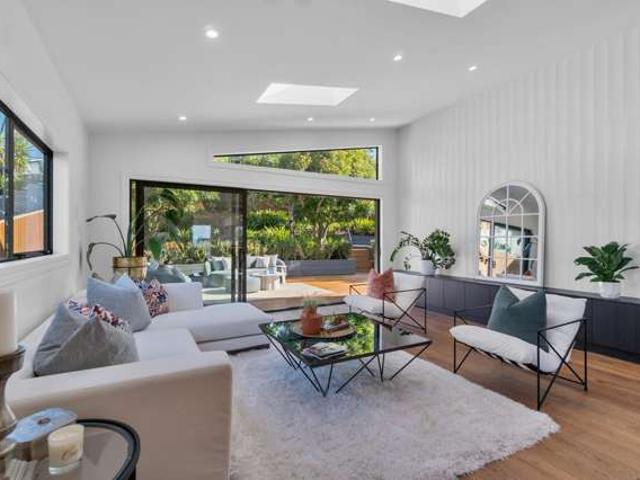 House for sale in Castor Bay