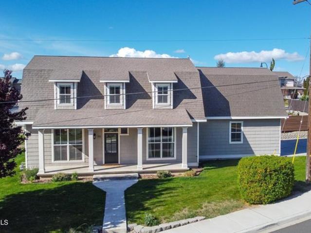 House for sale in Zillah, Washington