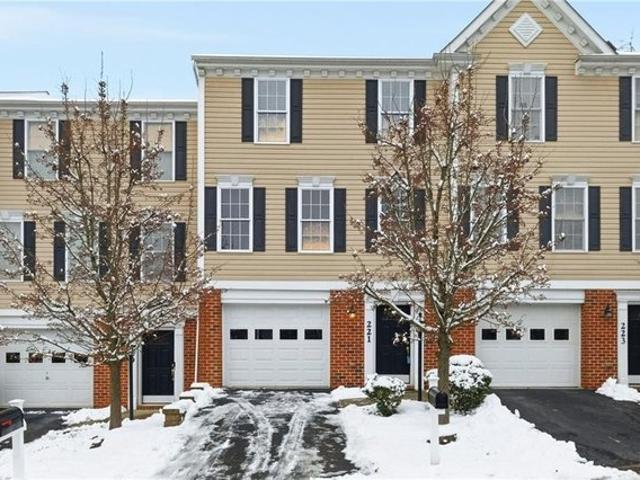 Townhouse for sale in Canonsburg, Pennsylvania