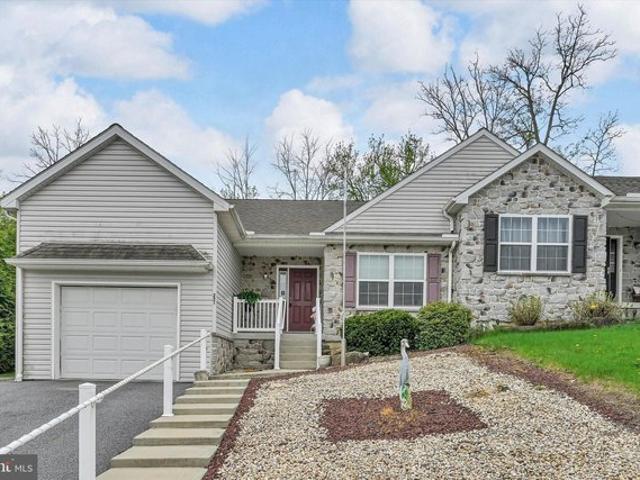 Townhouse for sale in East Earl, Pennsylvania