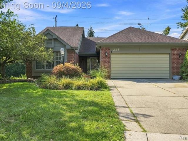 House for sale in Avon Hills Village, Rochester Hills