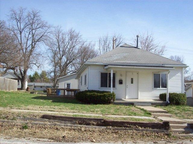 House for sale in Virginia, Illinois