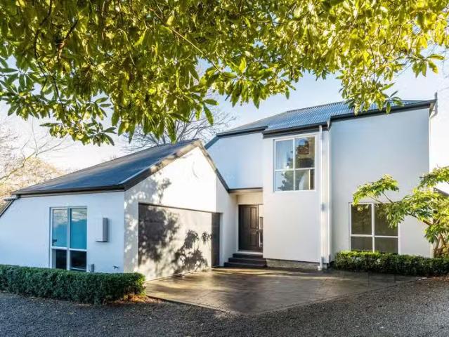 House for sale in Chaslands, Canterbury