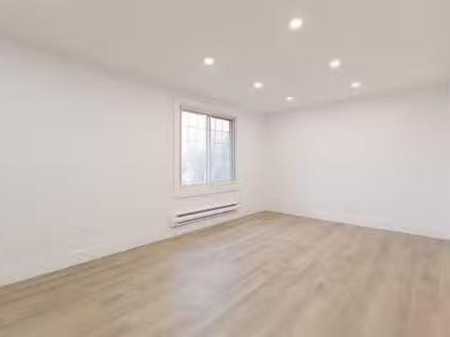 Apartment for rent in Dorval, Quebec
