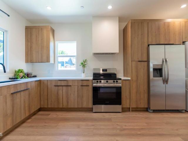 Townhouse for sale in Canoga Park, California