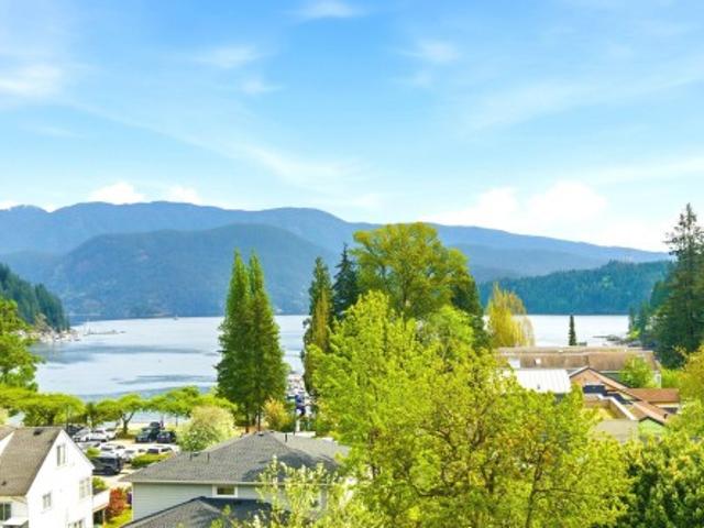 Townhouse for sale in Deep Cove, Metro Vancouver Regional District