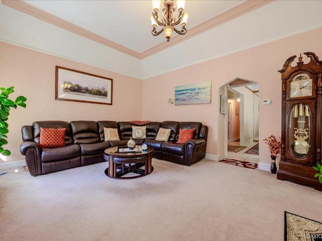 House for sale in The Bronx, Arverne