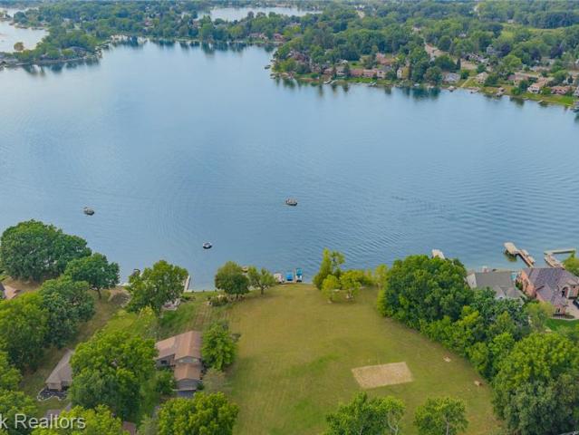 House for sale in Waterford, Michigan
