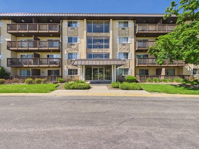 Condo for sale in Arlington Heights, Illinois