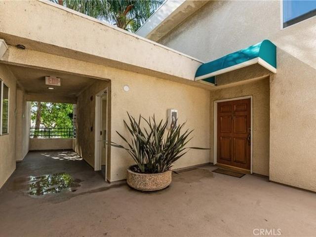 Townhouse for sale in Canoga Park, California
