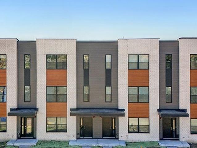 Townhouse for sale in Schaumburg, Illinois