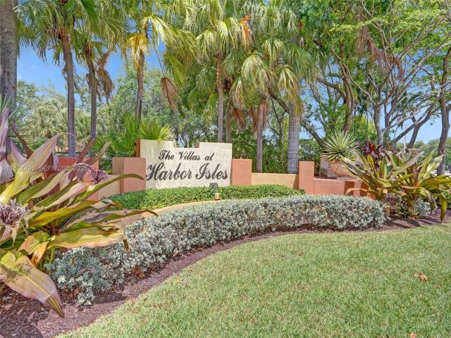 Townhouse for sale in Dania, Florida