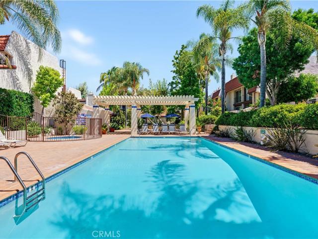Townhouse for sale in Woodland Hills-Warner Center Neighborhood Council District, Canoga Park