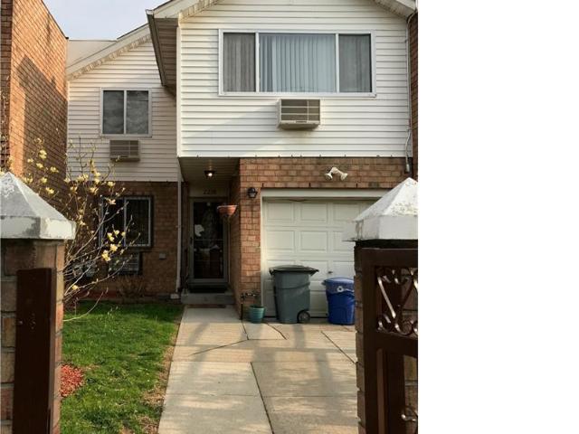 House for sale in The Bronx, Arverne