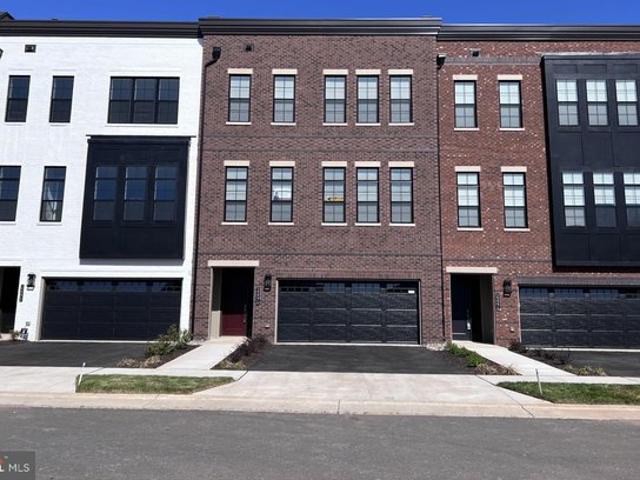 Townhouse for sale in Virginia
