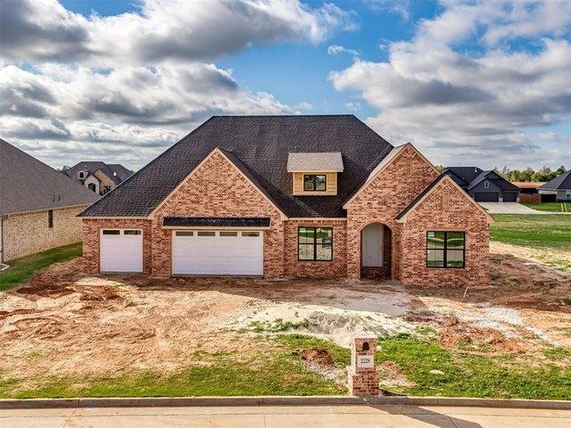 House for sale in Mustang, Canadian County