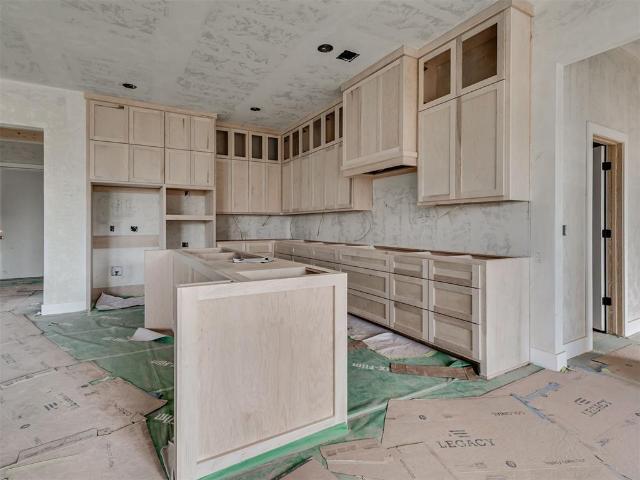 House for sale in Mustang, Canadian County