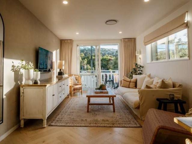 Townhouse for rent in Chaslands, Canterbury