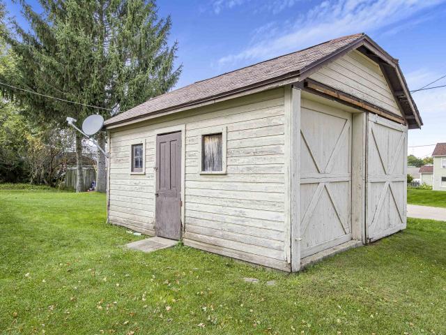 House for sale in Dodgeville, Iowa County