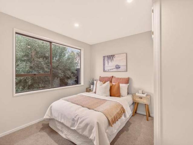 House for sale in Chaslands, Canterbury