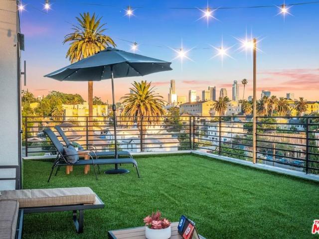 Townhouse for sale in Los Angeles