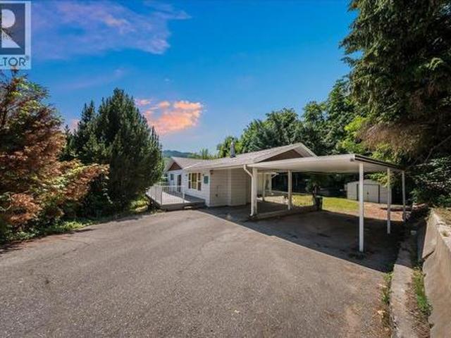 House for sale in Warfield, British Columbia