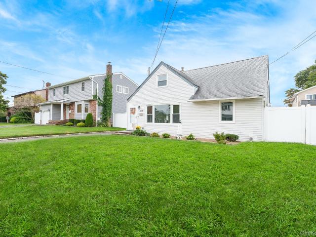 House for sale in Wantagh, Nassau County