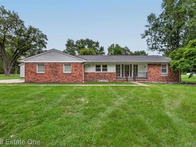House for sale in Waterford, Michigan