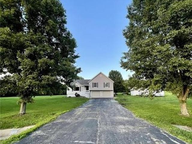 House for sale in Peculiar, Missouri