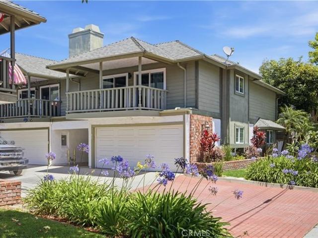 Townhouse for sale in Costa Mesa, California