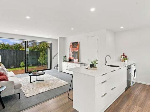Townhouse for sale in Edgeware, Canterbury