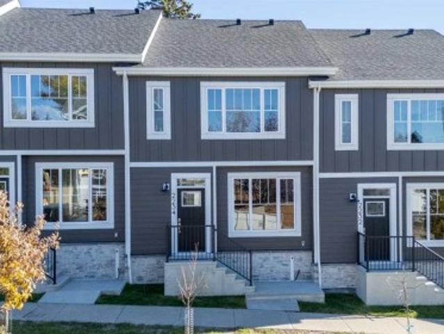 Townhouse for sale in Montgomery, Calgary
