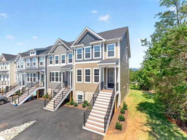 Townhouse for sale in Virginia