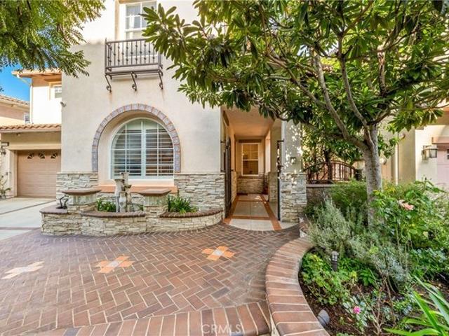 House for sale in Signal Hill, California
