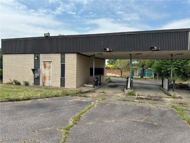 Commercial for sale in Elyria