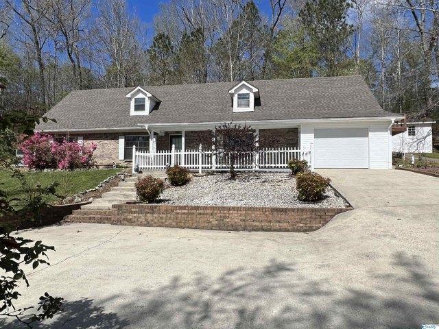 House for sale in Hamilton, Alabama