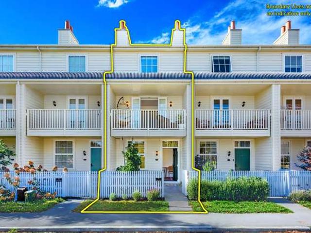 Townhouse for sale in Heathcote, Canterbury