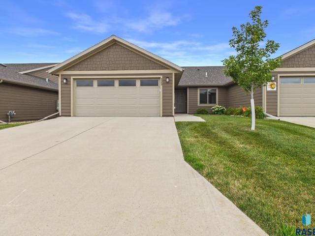 Townhouse for sale in Harrisburg, South Dakota
